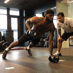 nba球星如何训练力量 詹姆斯 参加拳击训练,搬轮胎健身